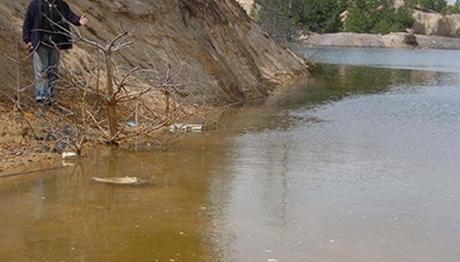 Terk edilen kömür madenlerinde asit göletleri oluştu