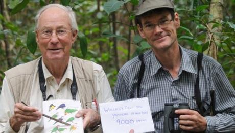 Rekoru kırdıktan sonra dürbününü astı 