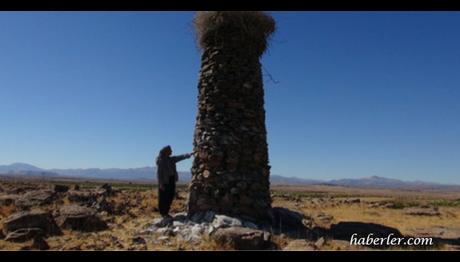 Urfa'da leylekler İçin taştan kule yapıldı