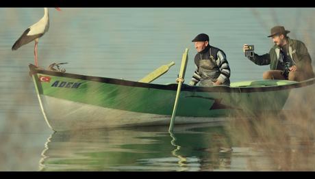 Balıkçı ile leyleğin dostluğu film oluyor