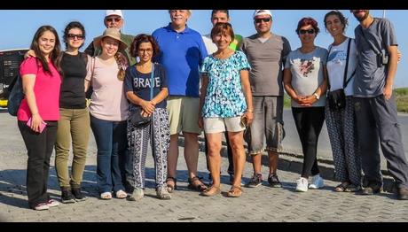 Leyleklerin Altında