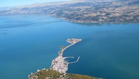 Kuruma tehlikesi altındaki Eğirdir Gölü, Meclise taşındı