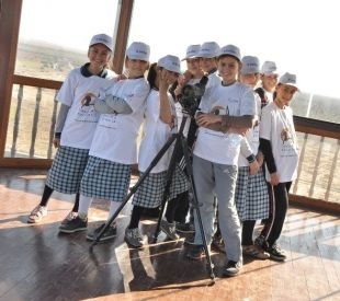 yedas-minik-dostlarini-\`kus-cenneti\`ne-goturdu