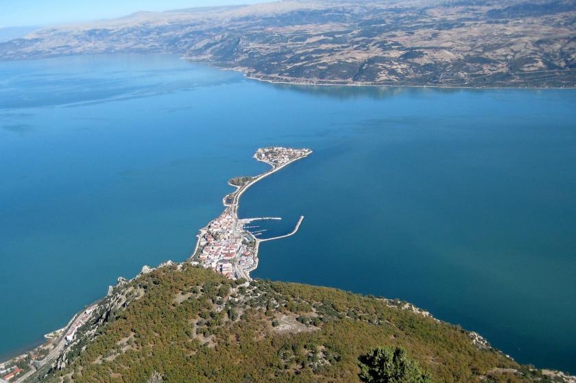 kuruma-tehlikesi-altindaki-egirdir-golu-meclise-tasindi